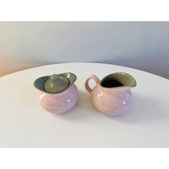 Vintage Harkerware Creamer and Sugar Bowl, Shell Pink Harkerware Stoneware, MCM - Picture 4 of 10